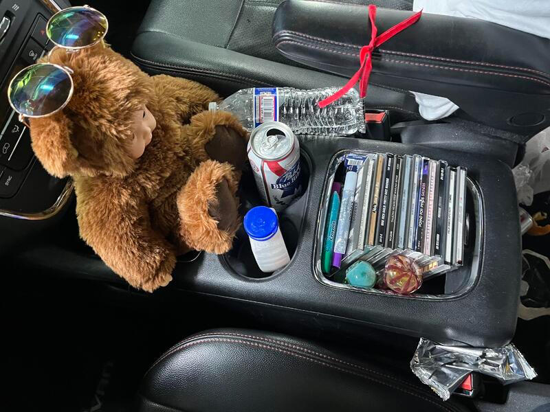 van interior - cupholder details